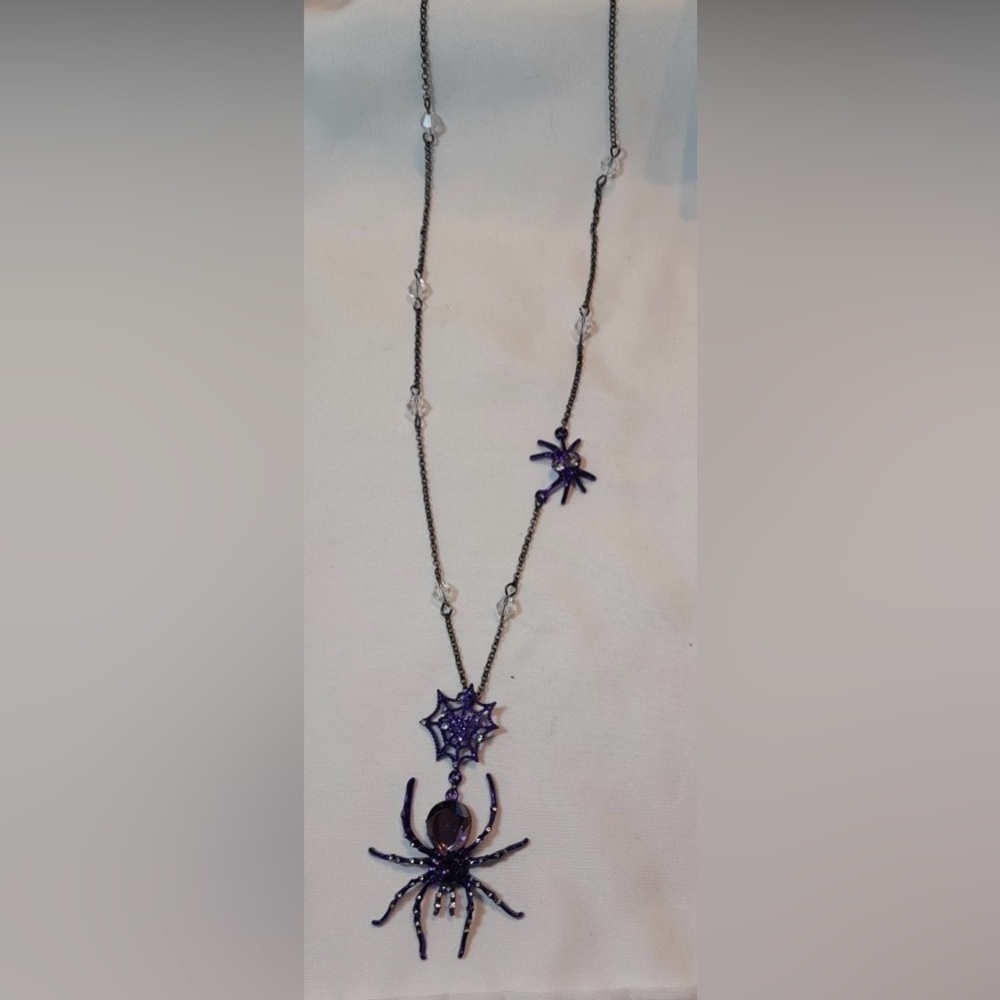 BETSEY JOHNSON Halloween RARE Purple Crystal Spider & Matching Web Necklace NWT - Picture 4 of 7